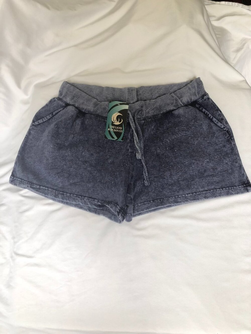 NWT Uzzi The Land & Ocean Co Amphibious Shorts Size L